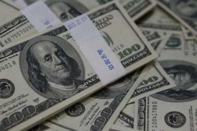 تباين أداء الدولار بعد رسائل الاحتياطي الأمريكي وبنك اليابان
