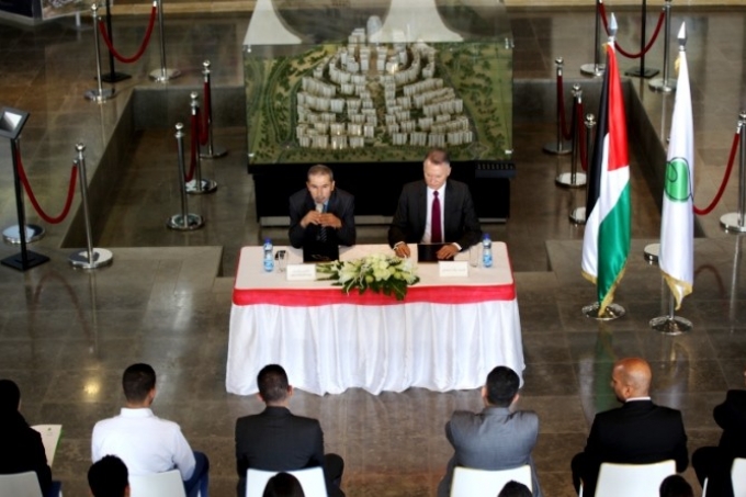 رئيس نادي القضاة الفلسطينين يوقع مذكرة تفاهم للتملك في مدينة روابي