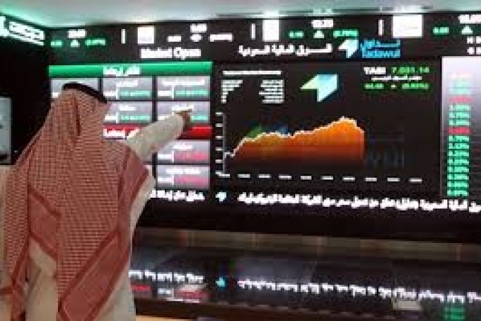 المؤشر السعودي العام يخسر 90 نقطة رغم تحسن أسعار خامات برنت