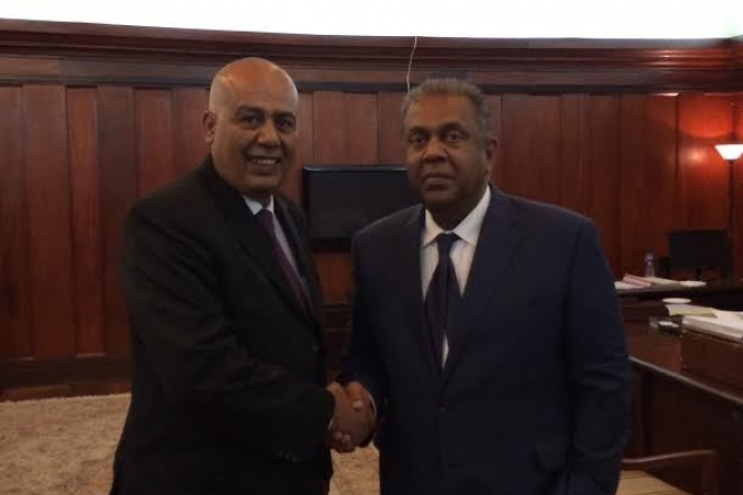 سفير فلسطين في سريلانكا يطلع وزير الخارجية السريلانكي على آخر التطورات