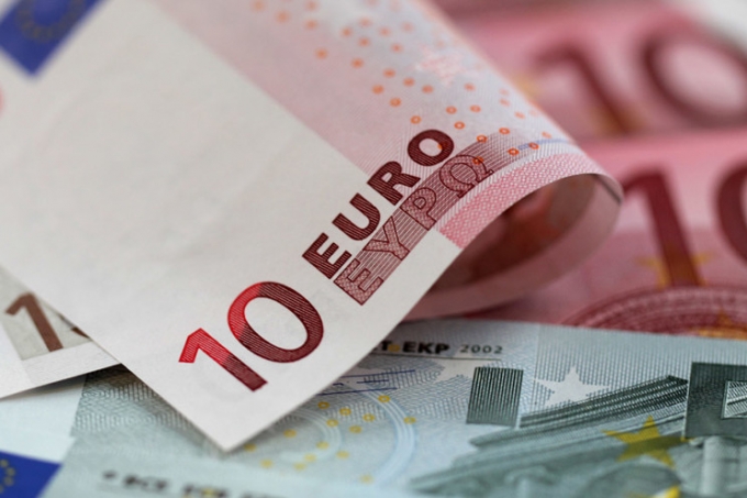 اليورو يصعد لأعلى مستوى في 3 أسابيع مع هبوط الدولار