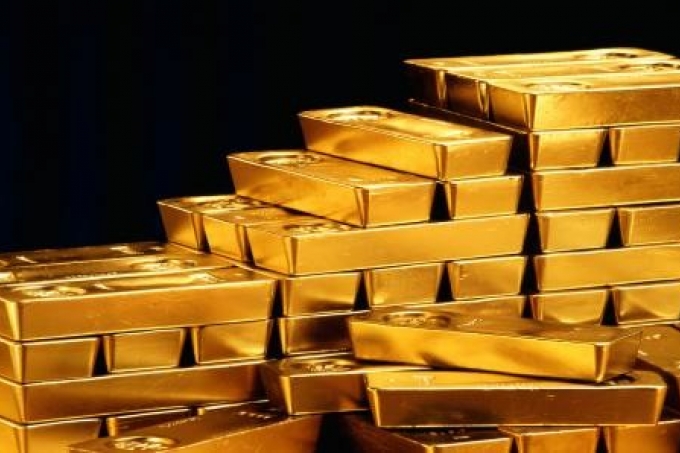 الذهب يرتفع بعد هبوط الأسهم الأمريكية برغم صعود الدولار