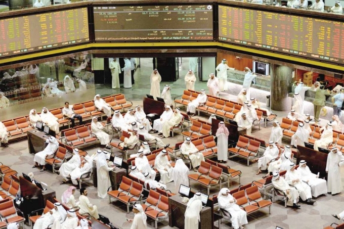 تراجع معظم بورصات الخليج والأسهم القيادية السعودية تتعافى