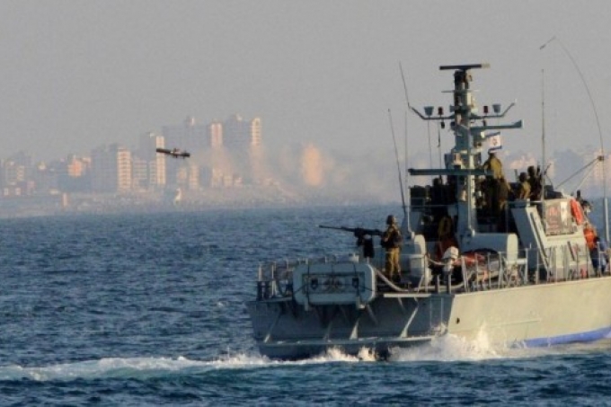 زوارق الاحتلال تستهدف قوارب الصيادين بغزة