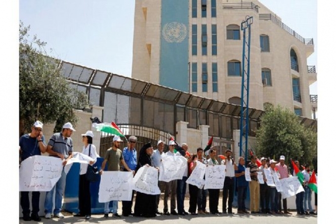 احتجاجات واسعة بعد إنهاء الأونروا عمل 125 موظفا بغزة