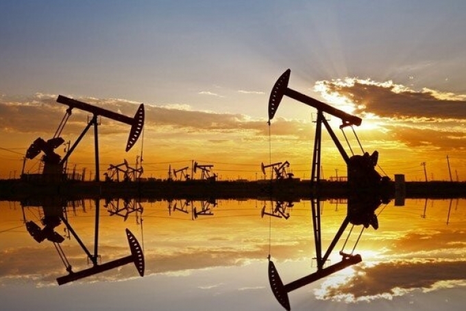 أسعار النفط تهبط 3% مع تنامي إصابات كورونا