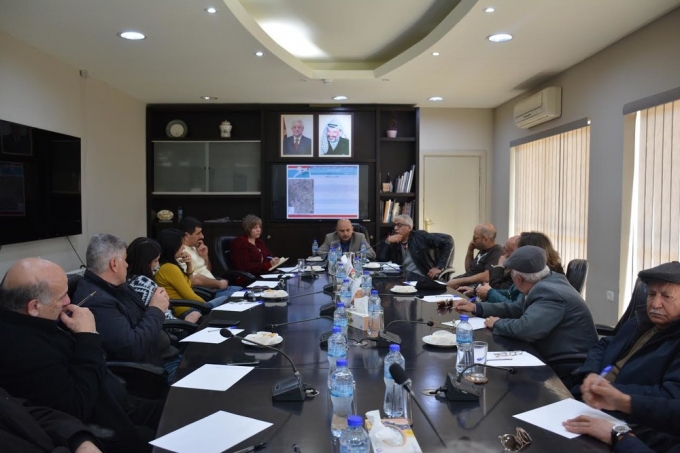 بلدية رام الله تعقد لقاء متخصصاً لإطلاع المواطنين على تأهيل شوارع قريبة من مواقع منازلهم وأعمالهم