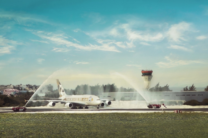 الاتحاد للطيران تشغل طائرة من طراز آيرباصA380 إلى المالديف احتفالاً بافتتاح مدرج ماليه الجديد