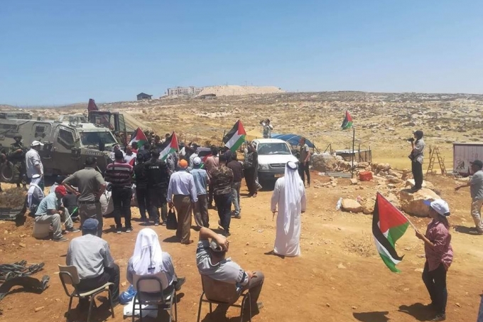 اعتصام لأصحاب الأراضي المهددة بالمصادرة في منطقة الحمرا ببني نعيم