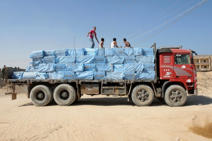 اتفاق حول اجراءات للحركة مع الضفة وادخال البضائع إلى غزة خلال أيام