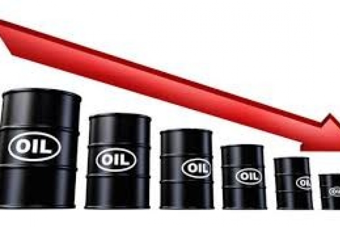 تراجع النفط بفعل صعود الدولار وآفاق الإنتاج الصخري الأميركي