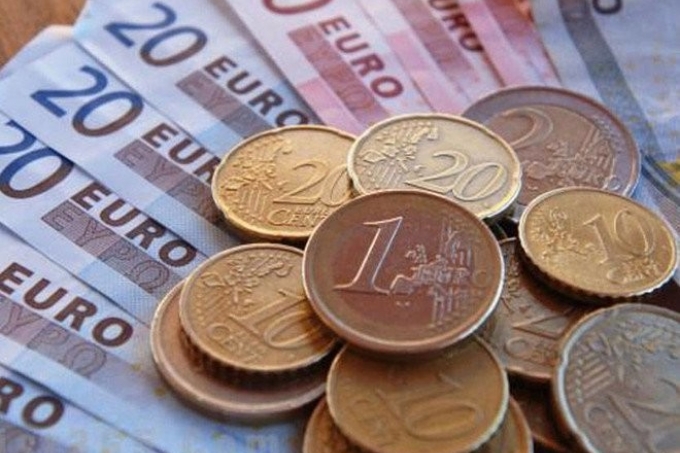 &quot;المفوضية الأوروبية&quot; تقترح خفض رسوم التعاملات باليورو داخل الاتحاد الأوروبي