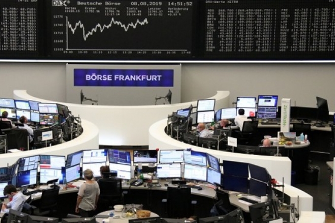 الأسهم الأوروبية ترتفع وسط مؤشرات على تهدئة في الحرب التجارية