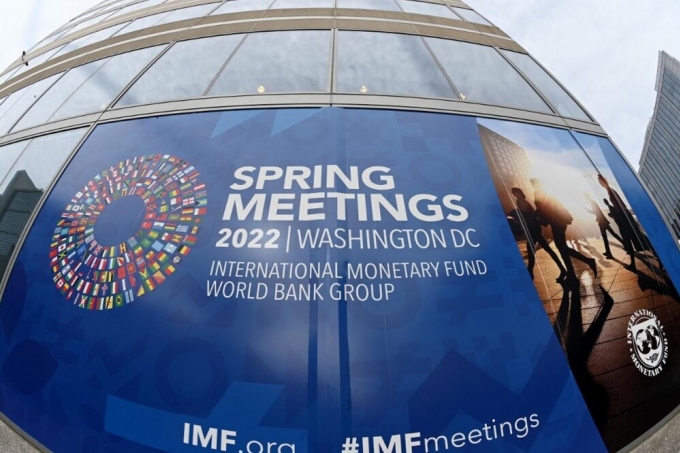 صندوق النقد يدق أجراس الخطر أمام الاقتصاد العالمي