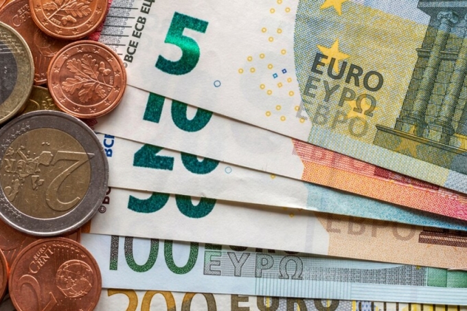 اليورو ينهي سلسلة خسائر استمرت 7 أيام .. والين يتعرض لضغوط بيع