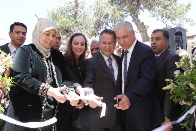 افتتاح معرض الصناعات والمنتجات الأردنية في رام الله