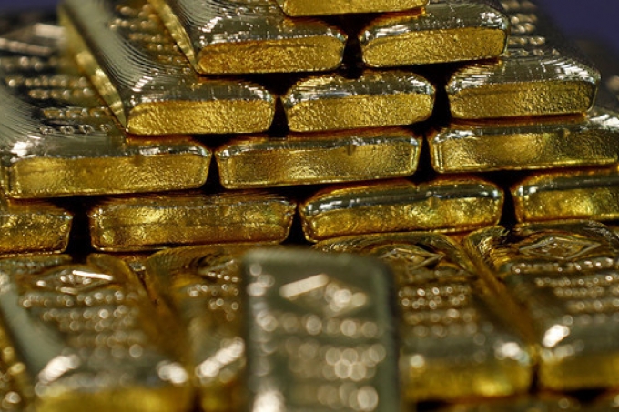الذهب يرتفع مع تراجع الدولار بعد تصريحات مجلس الاحتياطي