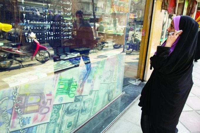 في محاولة بائسة للخروج من الأزمة .. إيران تدشن سوقا ثانوية للصرف الأجنبي