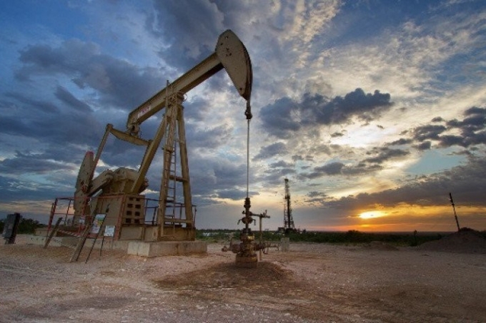 النفط ينزل مع تصاعد النزاع التجاري الأمريكي الصيني