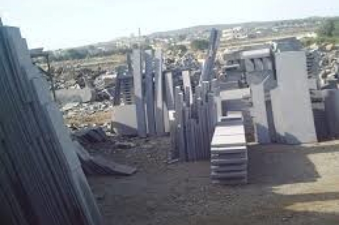 الاحتلال يخطر بوقف البناء بـ13 منشأة في الأغوار
