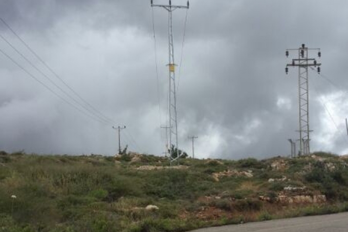 كهرباء القدس تعيد بناء خط اللطرون المدمر نتيجة العاصفة الثلجية الأخيرة