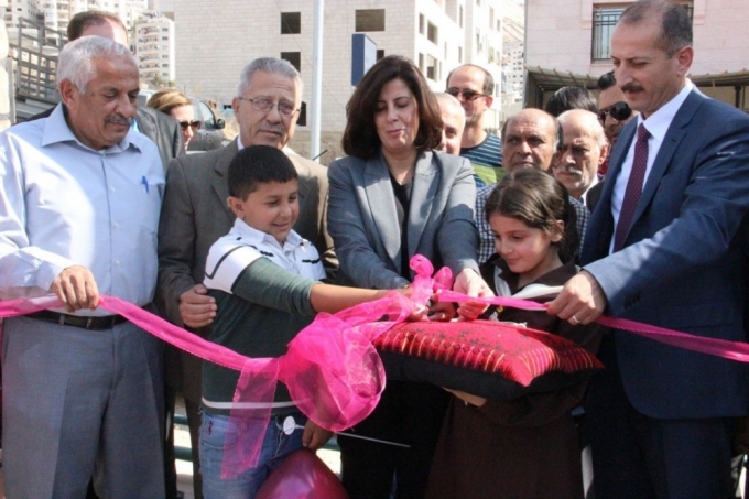بنك فلسطين وبلدية نابلس ومؤسسة التعاون يفتتحون الحديقة الترفيهية الثالثة عشر في حي المعاجين بمدينة نابلس