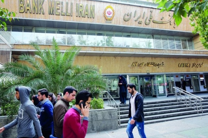 العقوبات تضرب سوق الوظائف في إيران .. ومئات الشركات تغلق أبوابها