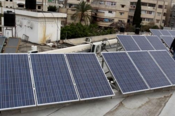 مشروع لتركيب ألواح طاقة شمسية لـ 10 آلاف منزل بغزة