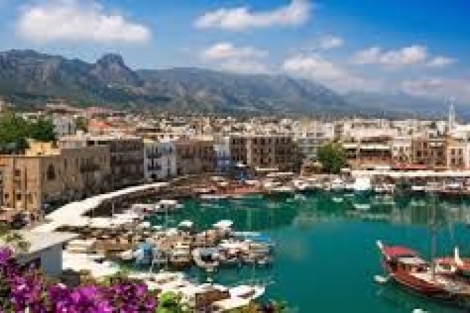 قبرص تسجل عائدات سياحية قياسية في 2016