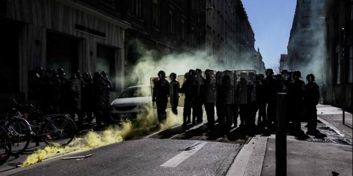 الاحتجاجات تعم فرنسا مع اقتراب مشروع إصلاح المعاشات من محطته الأخيرة